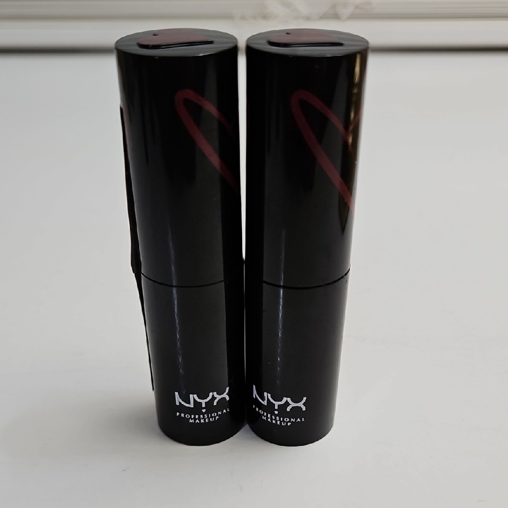 NYX Professional Makeup Lipstick -